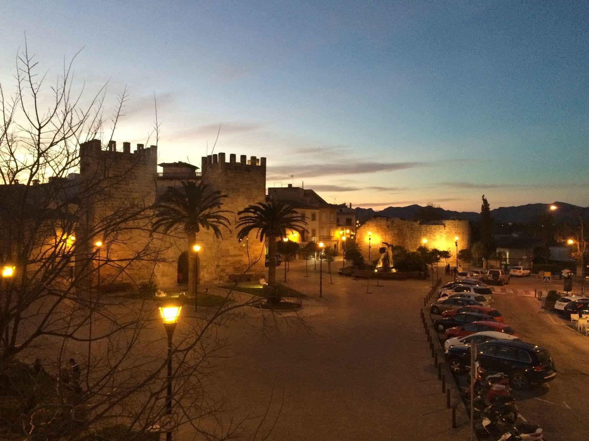 Apartamentos Carlos V Alcúdia Eksteriør bilde
