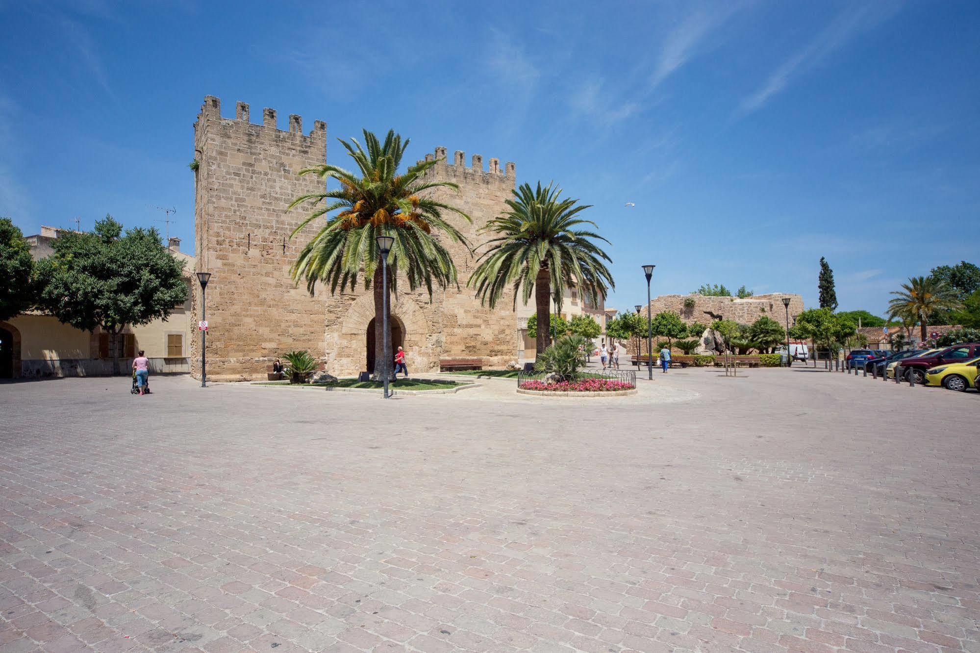 Apartamentos Carlos V Alcúdia Eksteriør bilde