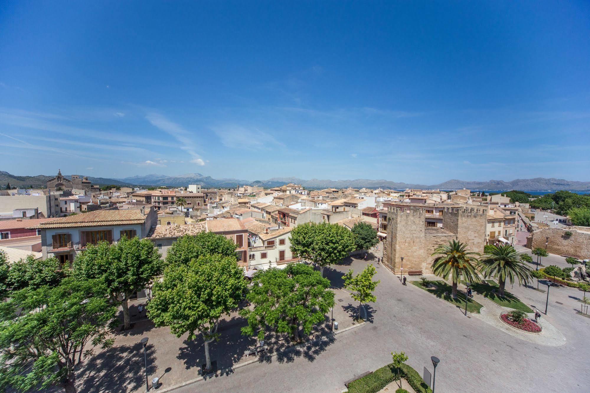 Apartamentos Carlos V Alcúdia Eksteriør bilde